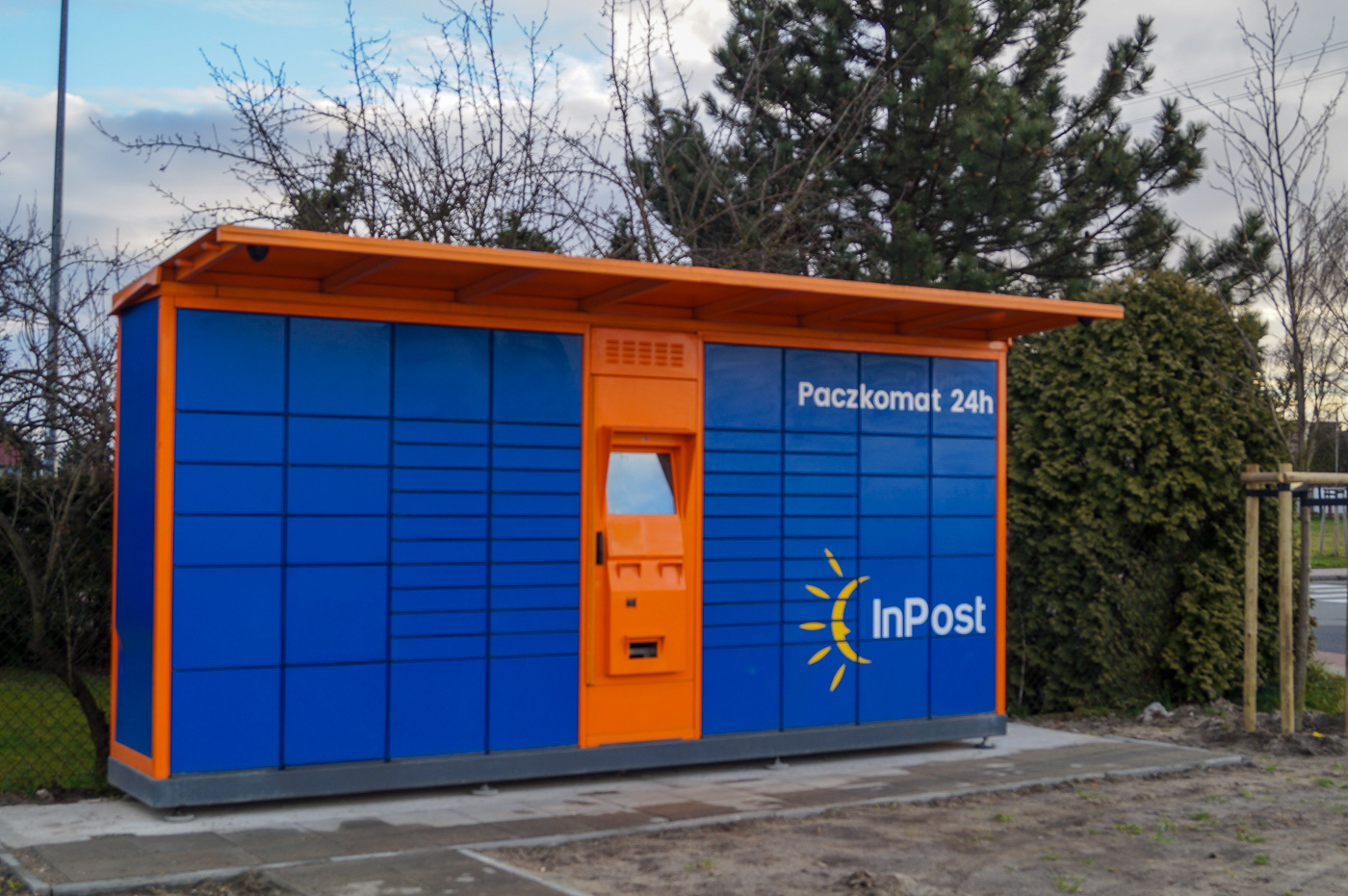 W Dobrzeniu Wielkim stanął paczkomat In Post