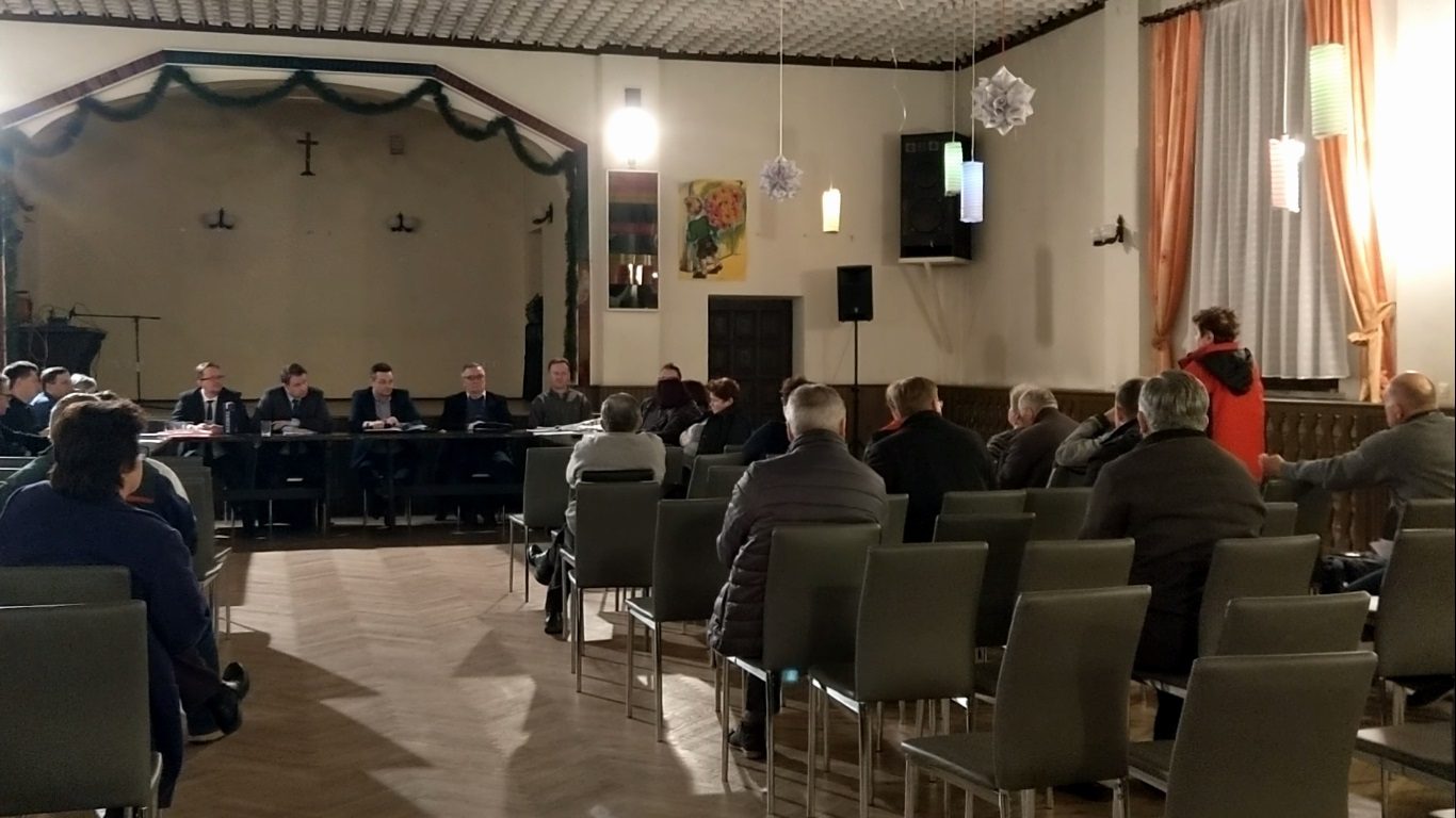 Arkadiusz Wiśniewski na obradach Rady Dzielnicy Czarnowąsy 8