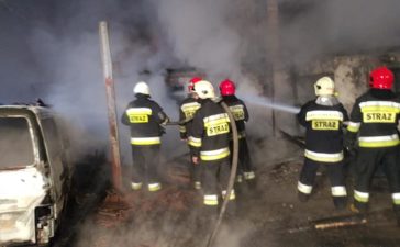 Garaż był jedną wielką kulą ognia, nie było czego ratować 8