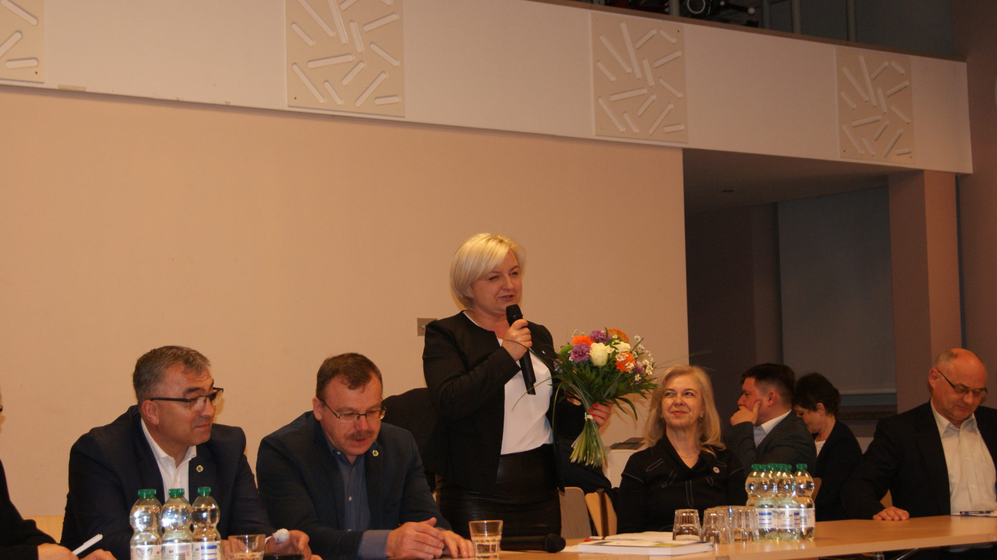 Spróbujcie się przeciwstawić pani sołtys… 9
