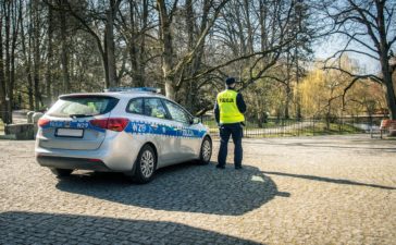 Jaka jest różnica między karą od sanepidu a mandatem policji za złamanie restrykcji związanych z epidemią koronawirusa 2