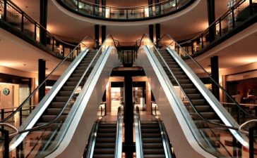 Galerie handlowe ruszyły, ale jest wiele ograniczeń. Sprawdź, jak funkcjonują 3