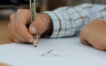 Uczniowie klas 1-3 w podstawówkach mogą chodzić na zajęcia, ruszają konsultacje ósmoklasistów. To bardzo trudny czas dla szkół, pedagogów i rodziców 2