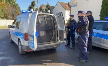 Napastnik z nożem zaatakował dwóch mężczyzn i uszkodził 4 samochody [WIDEO & ZDJĘCIA] 6