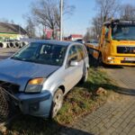 Samochód wypadł z jezdni wprost w materiały budowlane 7