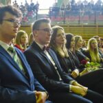 Odebrali świadectwa szkolne, a teraz czeka ich egzamin dojrzałości. Dobrzeńskie liceum pożegnało tegorocznych maturzystów 10