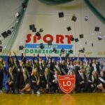 Odebrali świadectwa szkolne, a teraz czeka ich egzamin dojrzałości. Dobrzeńskie liceum pożegnało tegorocznych maturzystów 74
