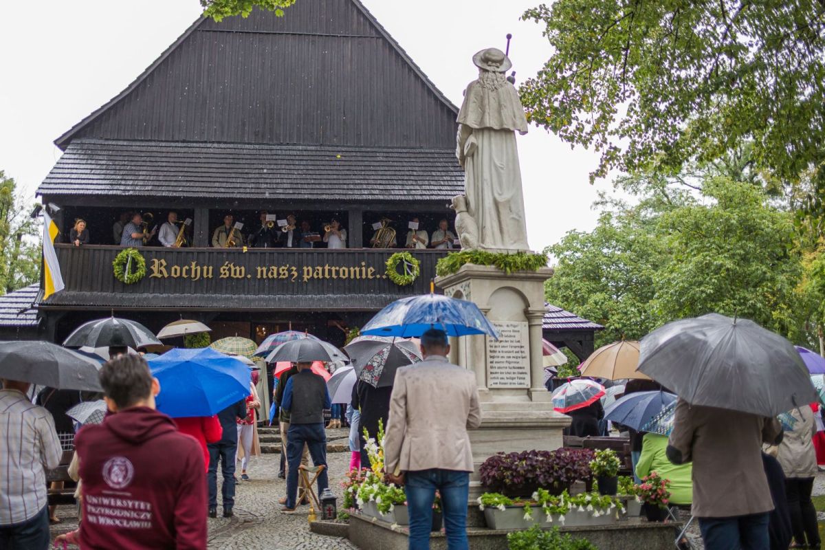 Odpust ku czci św. Rocha – deszcz nie odstraszył wiernych [GALERIA] 1