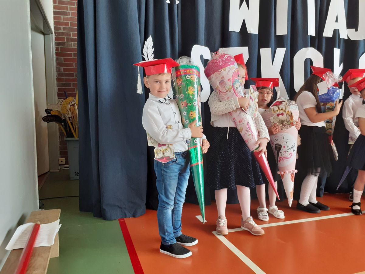 Szkolne mury znów pełne dzieci i młodzieży – rozpoczął się rok szkolny [GALERIA] 1