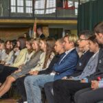 Pasowanie na uczniów klas pierwszych. Zespół Szkół w Dobrzeniu Wielkim przyjął do społeczności szkolnej kolejne osoby 5