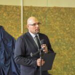 Pasowanie na uczniów klas pierwszych. Zespół Szkół w Dobrzeniu Wielkim przyjął do społeczności szkolnej kolejne osoby 7