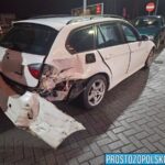 Dwie osobówki zderzyły się przy stacji paliw w Jełowej 5