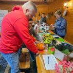 Naturalne smaki i kosmetyki – trwają warsztaty „Ziołowych Babek” z Popielowskiej Kolonii 5